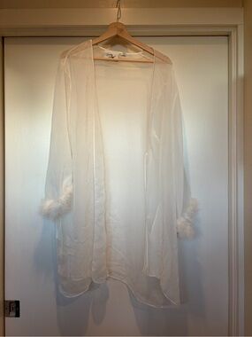 ✨Authentic Marilyn Monroe by Warner's sheer ivory duster robe ✨